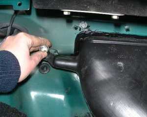 removing_heater_inlet.jpg (8463 bytes)